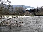 das Wehr in Porstendorf, das wir auf der rechten Seite auch schon gefahren sind (siehe Bildbericht von der Wintersaale 2005 - auch hier ist eine Besichtigung vor der Befahrung unbedingt erforderlich)